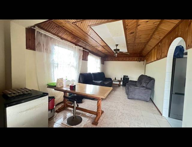 3 BEDROOM HOUSE FOR SALE IN UMLAZI Q